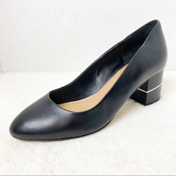 Tahari Amanda Black Leather Block Heel Pumps sz 7 - Picture 1 of 8